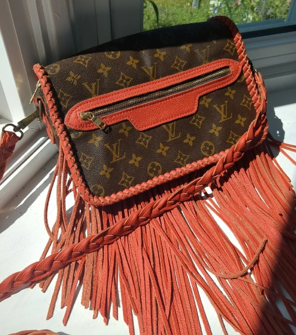 Louis Vuitton monogram lv
